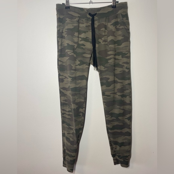 Zyia Green Camo Unwind Joggers Elastic waist w/Draw String Medium - Picture 5 of 7
